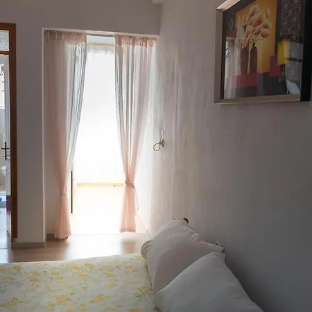 Iraklis Lykokas Guest house Himare